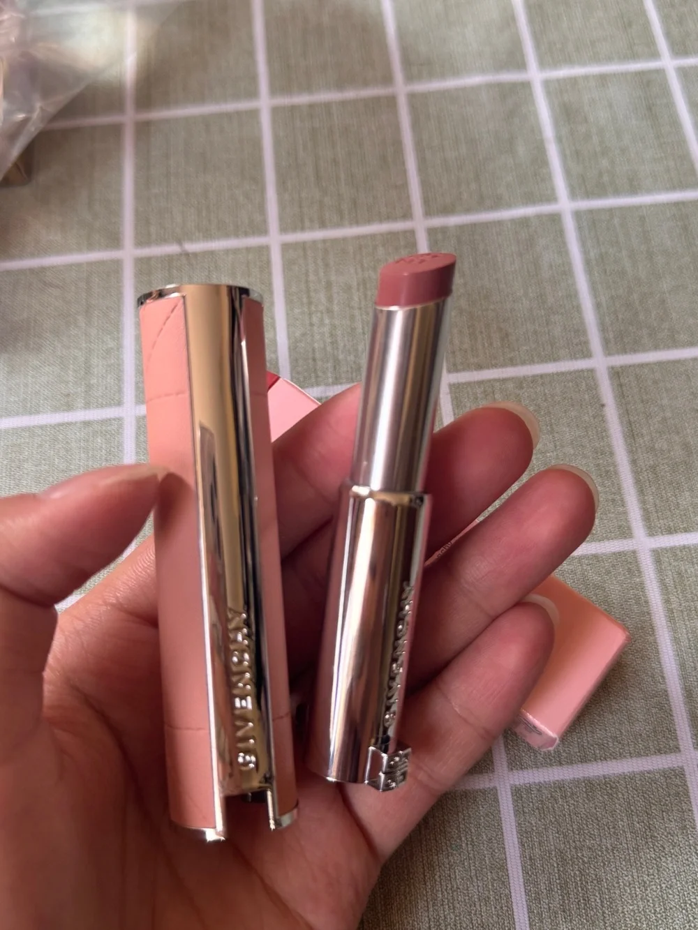 Givenchy wet vibrant serum
